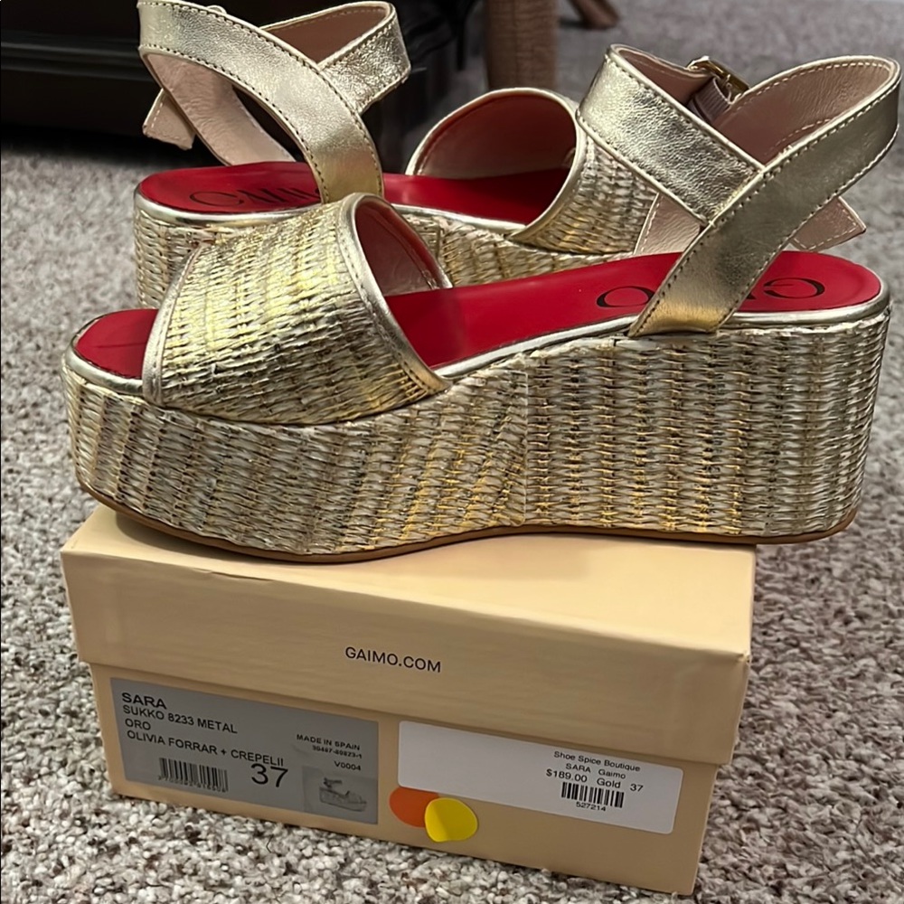 Glamorous Gold Platform Sandals with Crisscross Straps